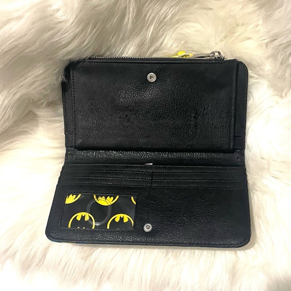 NWT Loungefly DC Batman Character Animated Design Zip Wallet - Picture 4 of 5